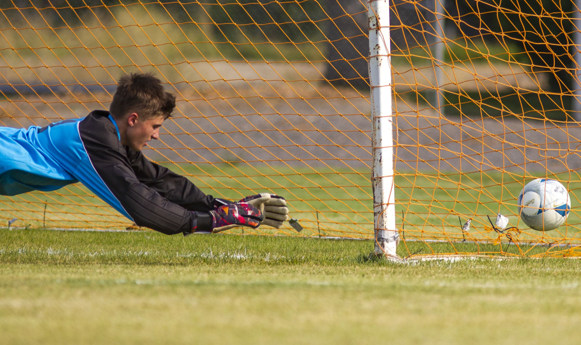 Buhl battles Declo boys soccer